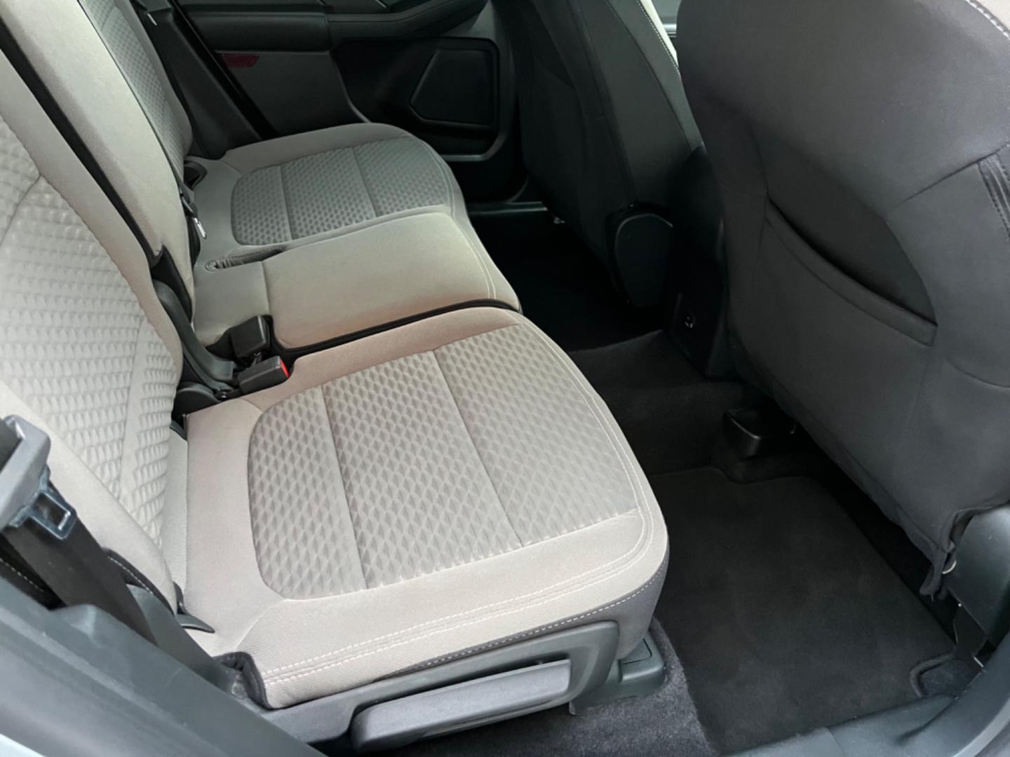 2022 Silver /charcoal cloth Ford Escape SE AWD (1FMCU9G67NU) with an 1.5L L3 engine, 6A transmission, located at 1960 Industrial Drive, Wasilla, 99654, (907) 274-2277, 61.573475, -149.400146 - Photo#7